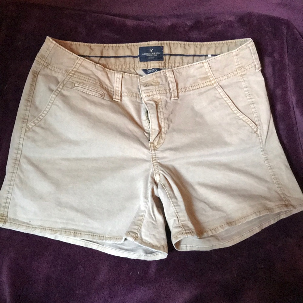 American Eagle tan shorts